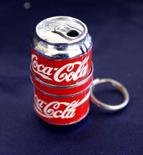 VERY COLLECTIBLE COCA COLA KEYRING LIGHTER!!