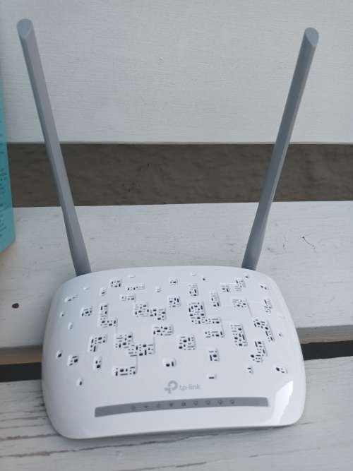 TP-LINK 4-Port 300Mbps Wireless N ADSL2+ Modem Router TD-W8961N