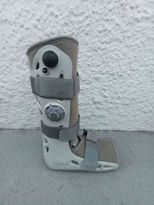 AIRCAST Softstrike Moon Boot (Large)