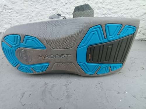 AIRCAST Softstrike Moon Boot (Large)