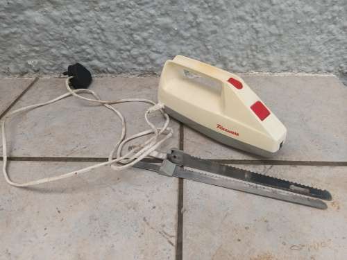 VINTAGE Pineware Electric Carving Knife