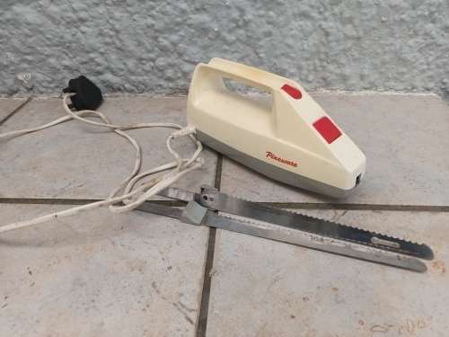 VINTAGE Pineware Electric Carving Knife