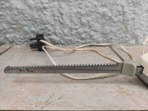 VINTAGE Pineware Electric Carving Knife