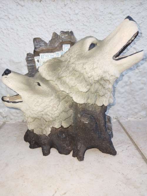 Resin Grey Wolf Howling Head Bust With Town/ Mountains Background