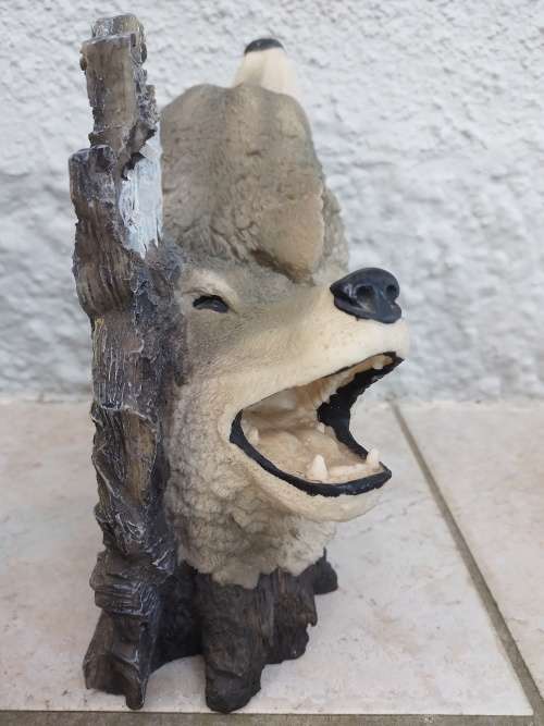 Resin Grey Wolf Howling Head Bust With Town/ Mountains Background
