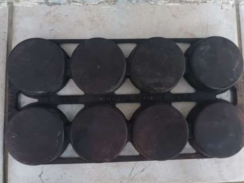 VINTAGE ERIE No.8 Cast Iron Muffin Pan 946