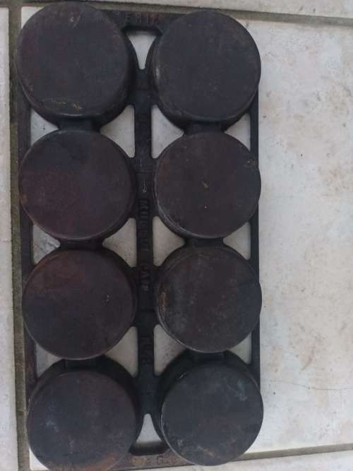 VINTAGE ERIE No.8 Cast Iron Muffin Pan 946