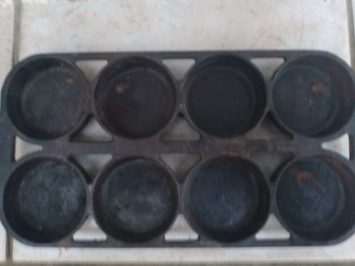 VINTAGE ERIE No.8 Cast Iron Muffin Pan 946