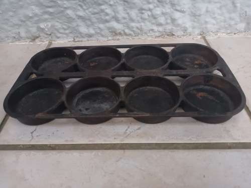 VINTAGE ERIE No.8 Cast Iron Muffin Pan 946