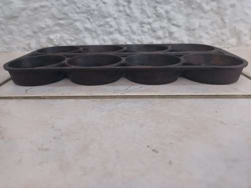 VINTAGE ERIE No.8 Cast Iron Muffin Pan 946