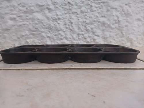 VINTAGE ERIE No.8 Cast Iron Muffin Pan 946
