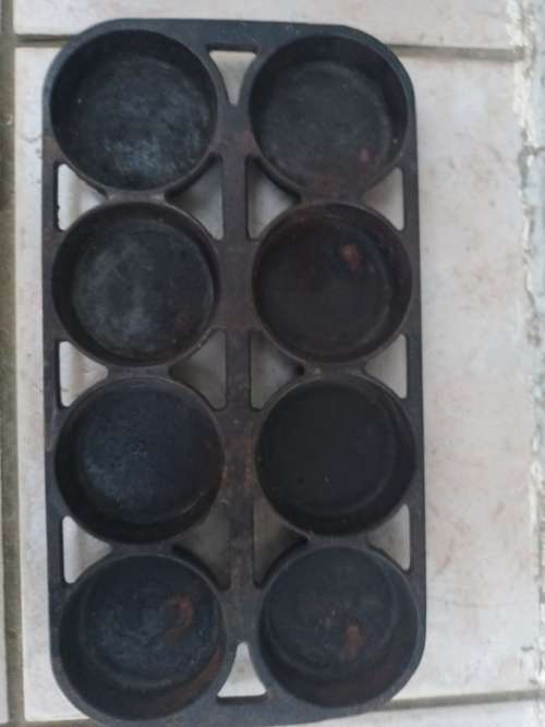 VINTAGE ERIE No.8 Cast Iron Muffin Pan 946