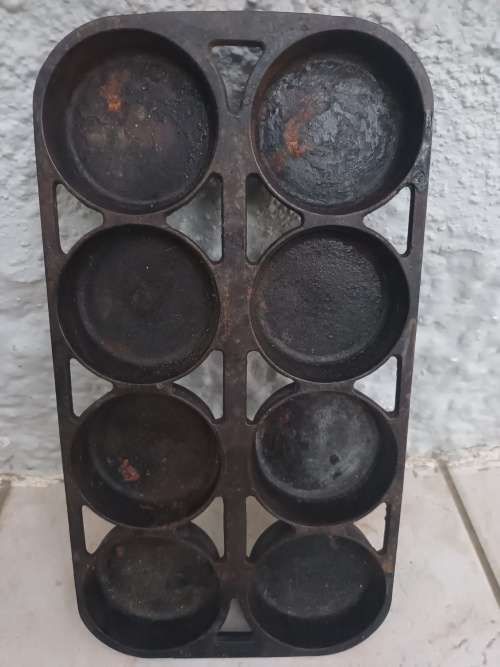VINTAGE ERIE No.8 Cast Iron Muffin Pan 946
