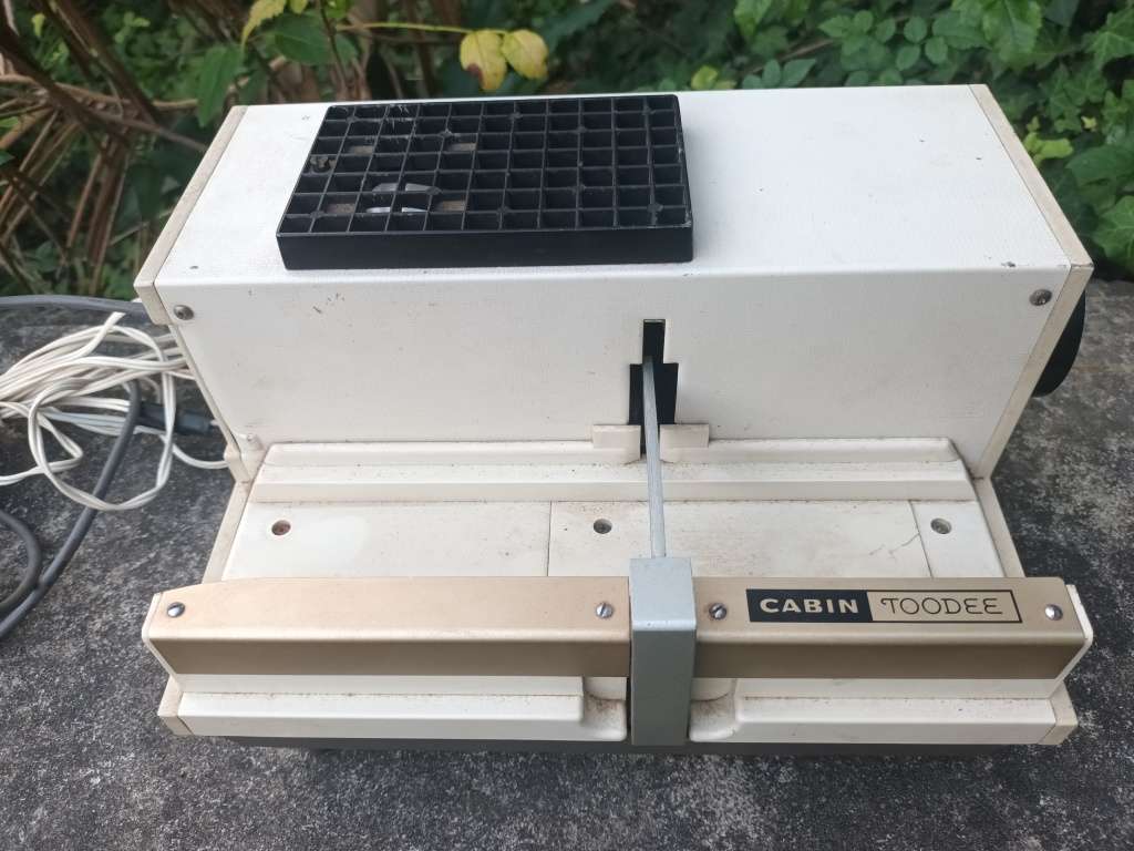 VINTAGE Cabin Toodee Slide Projector