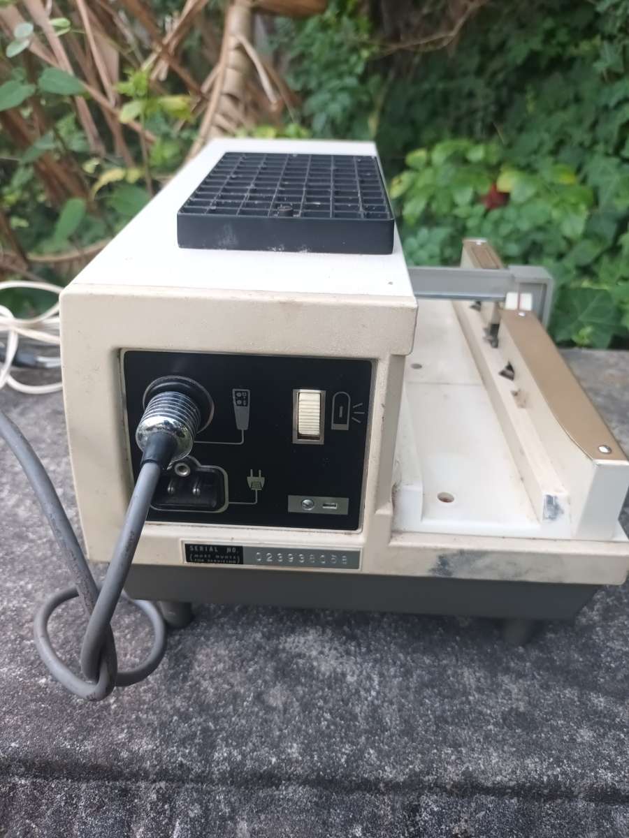 VINTAGE Cabin Toodee Slide Projector