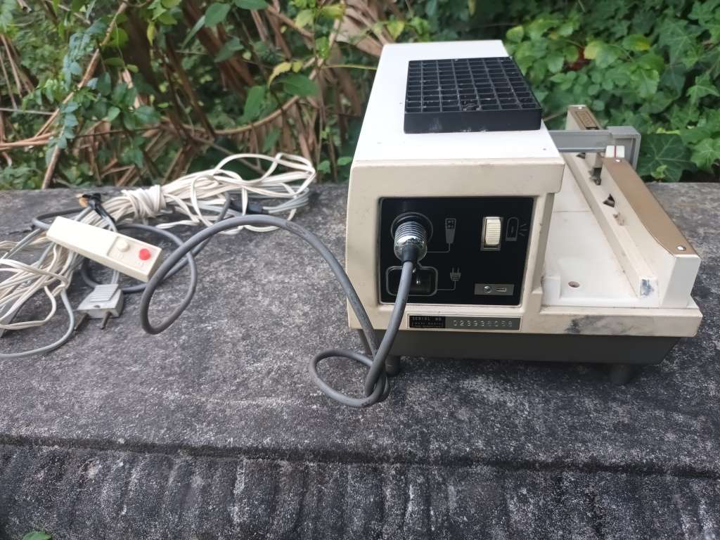 VINTAGE Cabin Toodee Slide Projector
