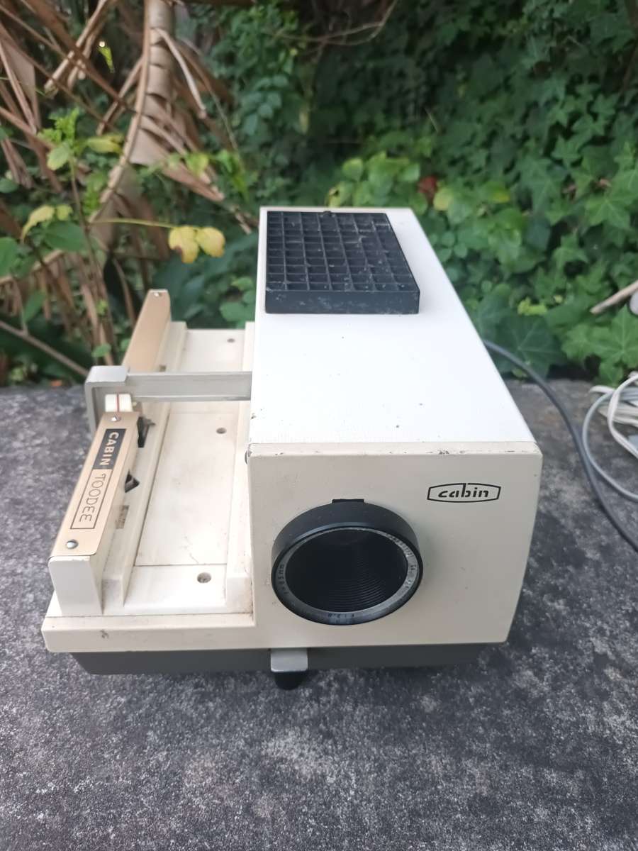 VINTAGE Cabin Toodee Slide Projector