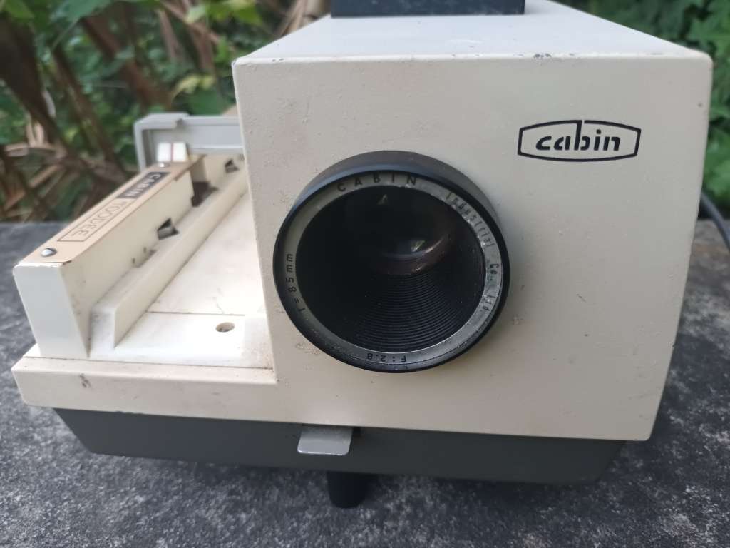 VINTAGE Cabin Toodee Slide Projector