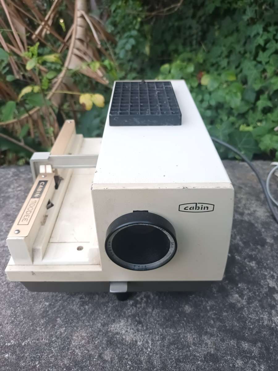 VINTAGE Cabin Toodee Slide Projector