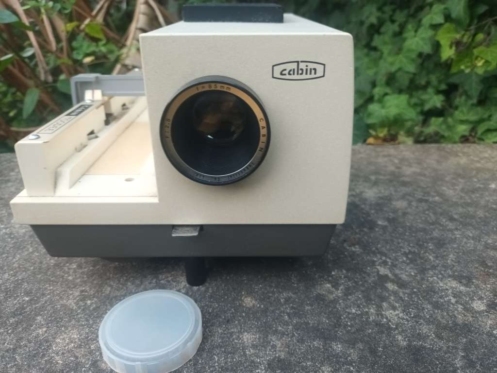 VINTAGE Cabin Toodee Slide Projector