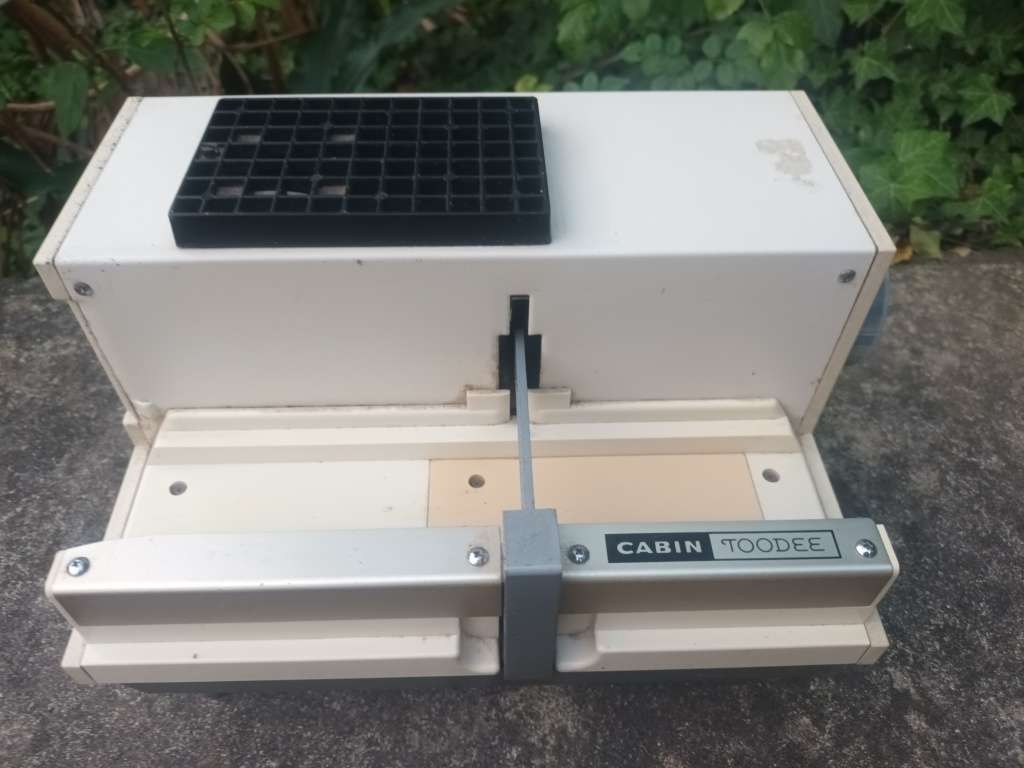 VINTAGE Cabin Toodee Slide Projector
