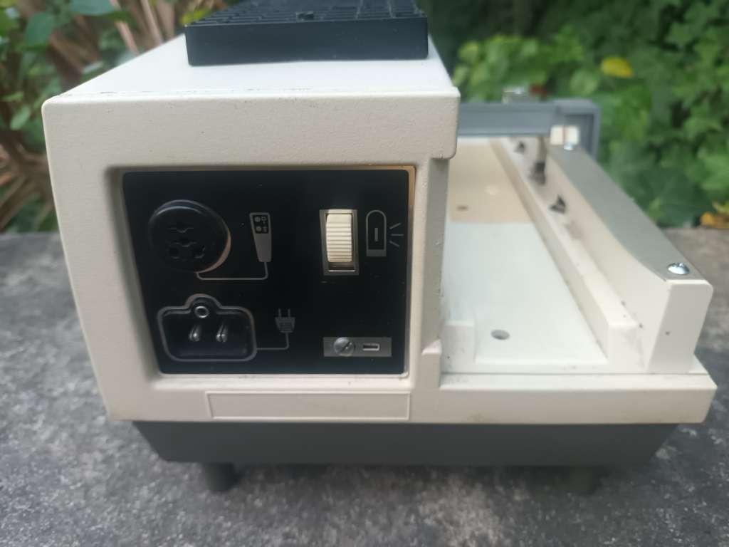 VINTAGE Cabin Toodee Slide Projector