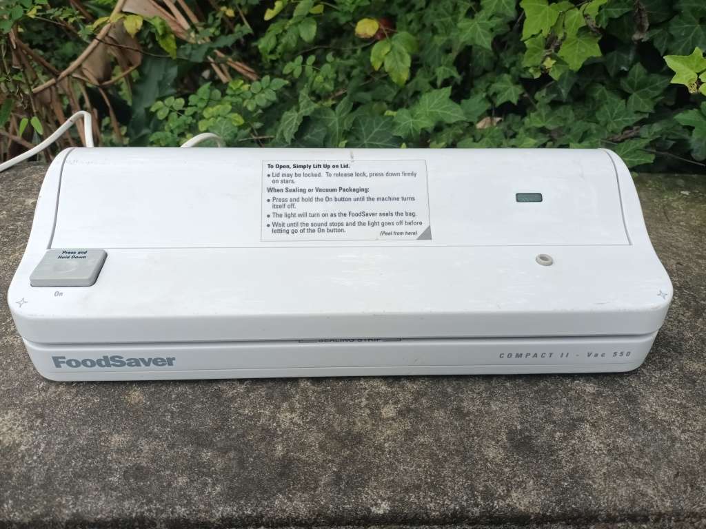 FOODSAVER COMPACT II - VAC 55O VACUUM SEALER