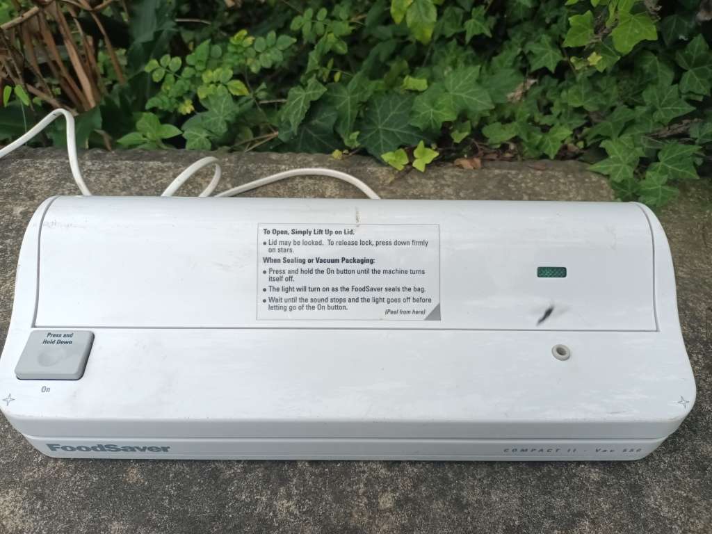 FOODSAVER COMPACT II - VAC 55O VACUUM SEALER