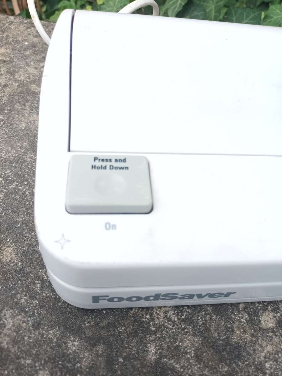 FOODSAVER COMPACT II - VAC 55O VACUUM SEALER