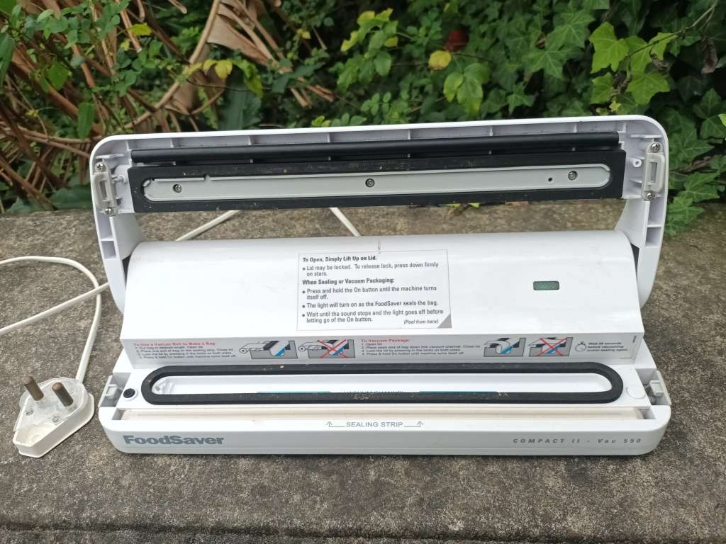 FOODSAVER COMPACT II - VAC 55O VACUUM SEALER