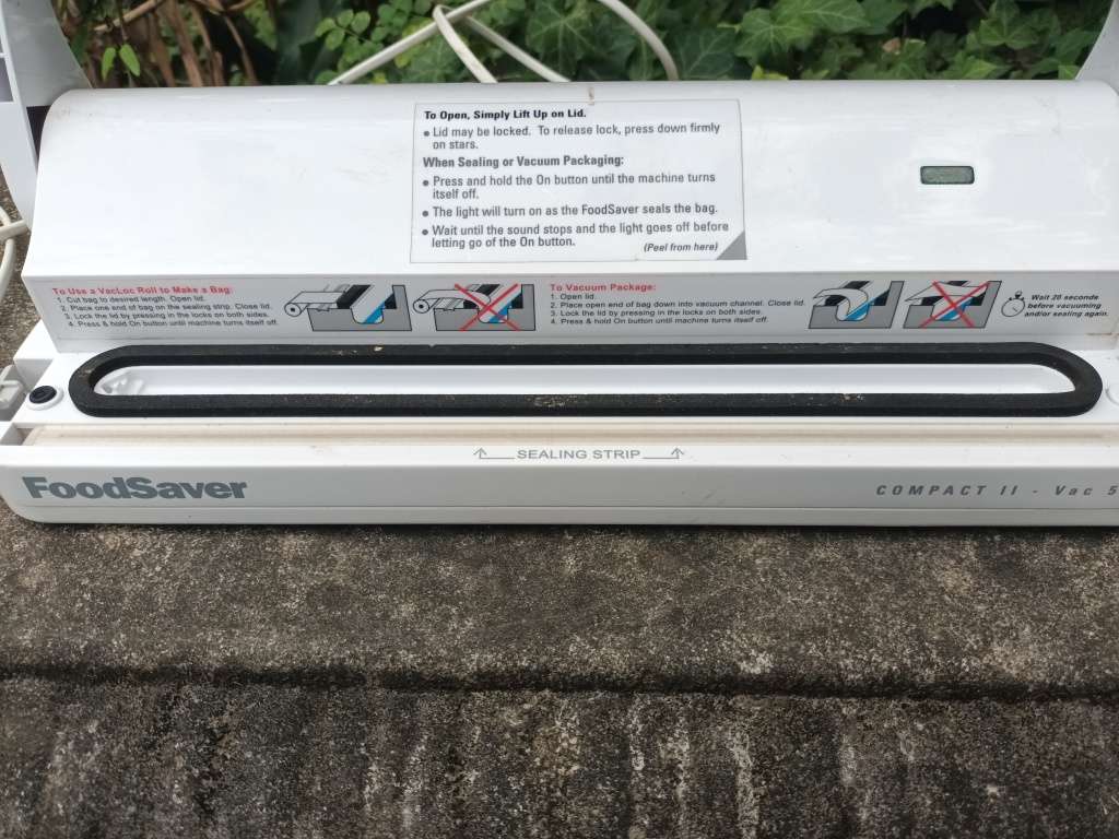 FOODSAVER COMPACT II - VAC 55O VACUUM SEALER