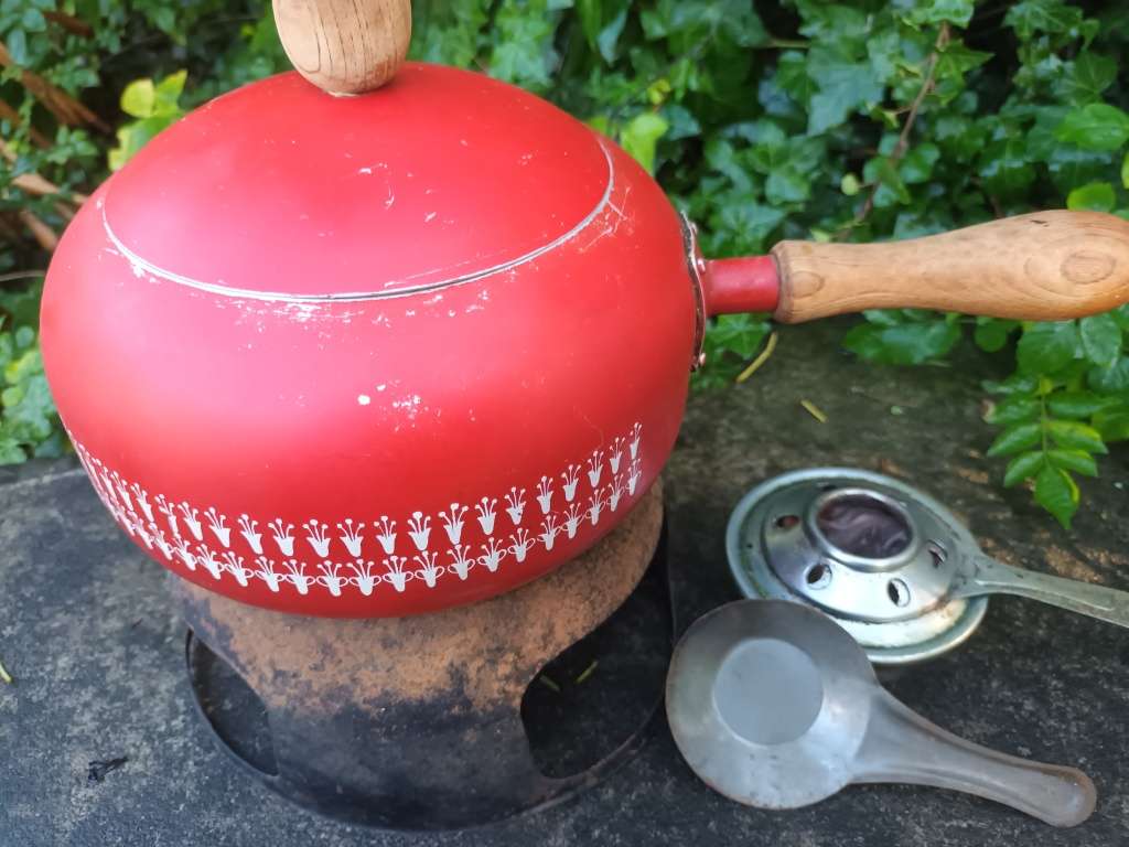 VINTAGE Fondue Pot