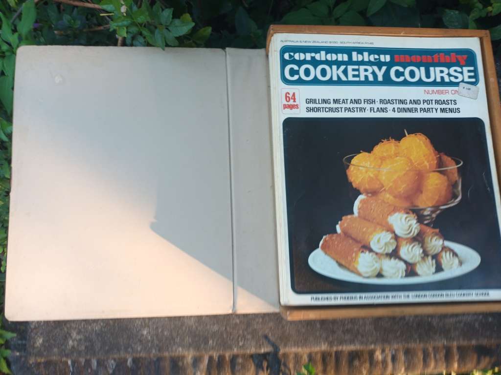 VINTAGE Cordon Bleu Monthly Cookery Course × 9