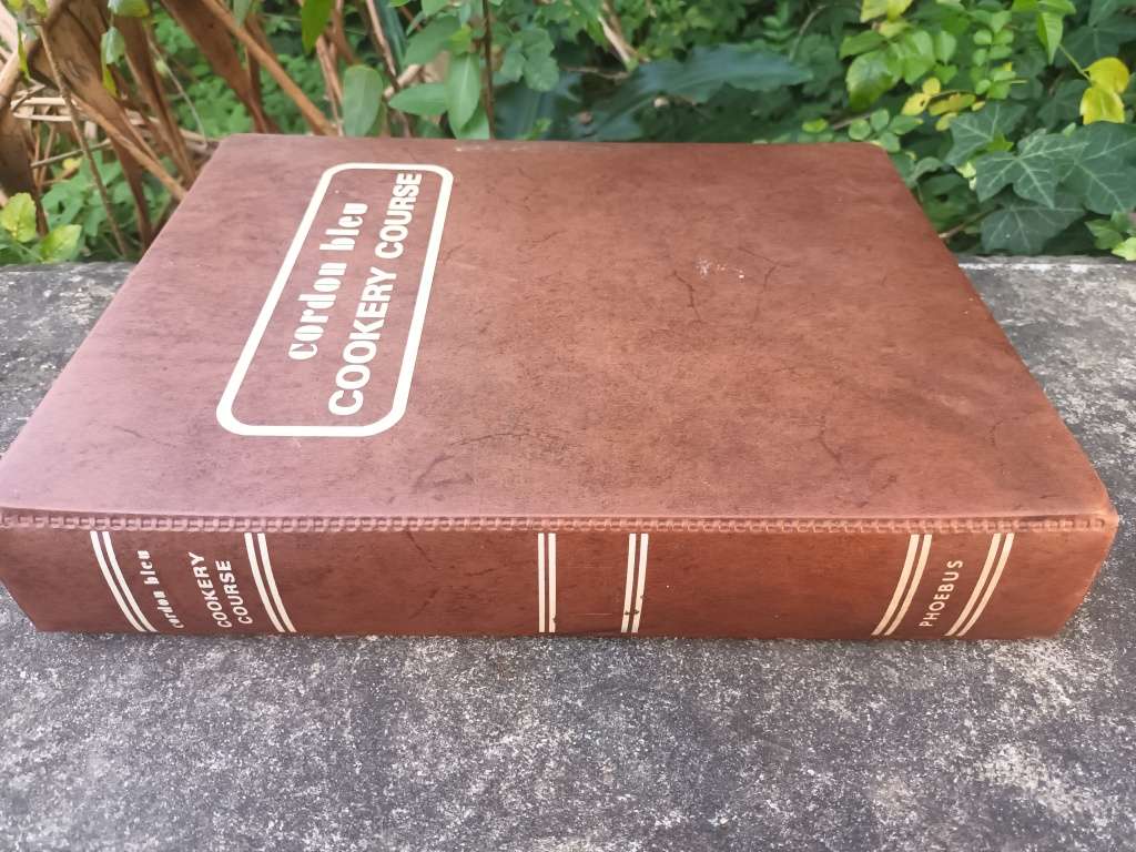 VINTAGE Cordon Bleu Monthly Cookery Course × 9