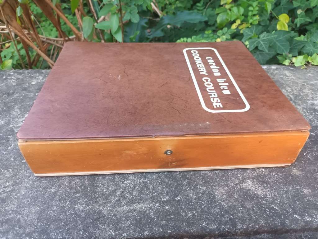 VINTAGE Cordon Bleu Monthly Cookery Course × 9