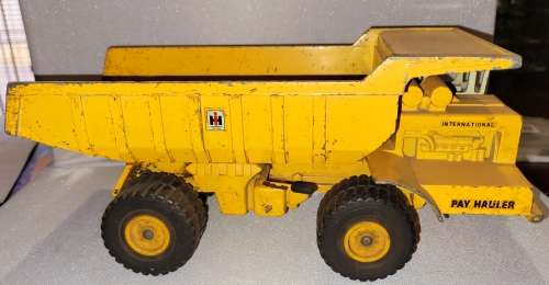 Vintage Ertl International Harvester Pay Hauler