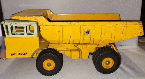Vintage Ertl International Harvester Pay Hauler