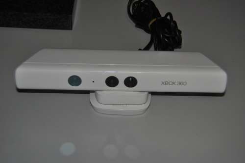 Kinect for xbox 360 NO power supply included for older xbox 360's white