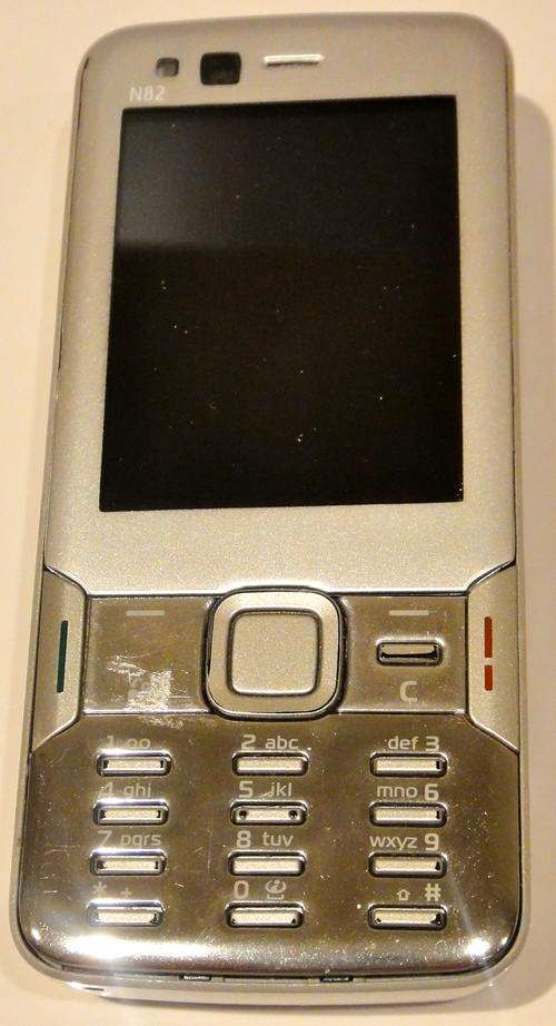 NOKIA N82-1 MOBILE PHONE & CHARGER