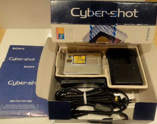 SONY CYBERSHOT DSC-T70 DIGITAL STILL CAMERA