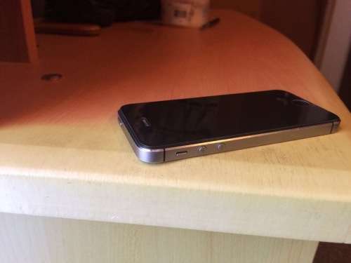 Apple Iphone 5s in all working condition - Space Grey 64G Storage UNLOCKED