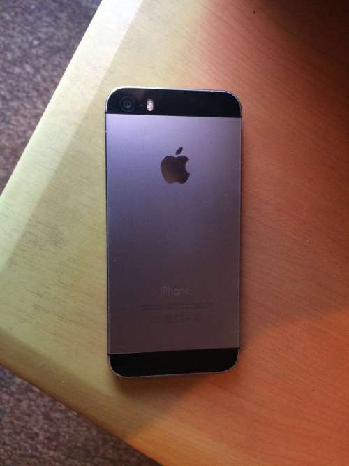 Apple Iphone 5s in all working condition - Space Grey 64G Storage UNLOCKED