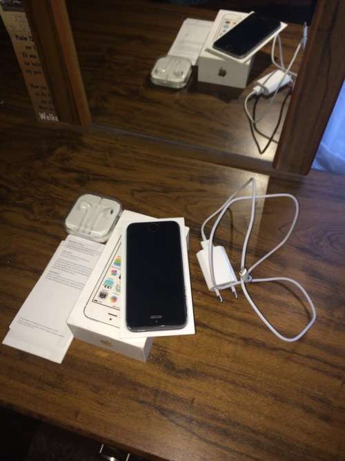 Apple Iphone 5s in all working condition - Space Grey 64G Storage UNLOCKED