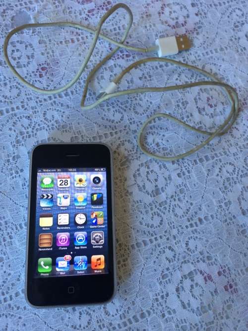 Apple Iphone 3gs 16GB - All working updated to IOS6 and can be jailbreak for all apps