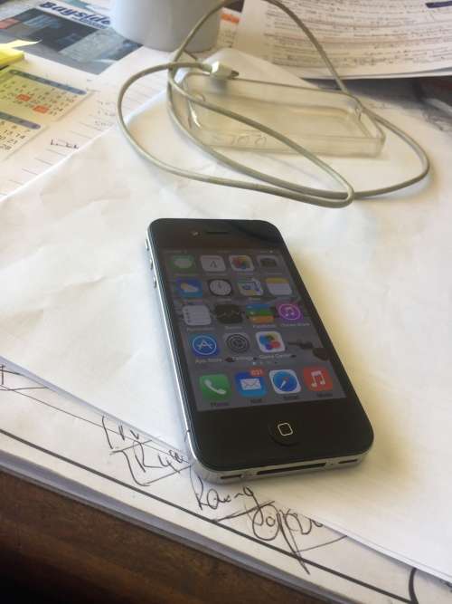 Apple Iphone 4s 16GB - All working and Whatsapp