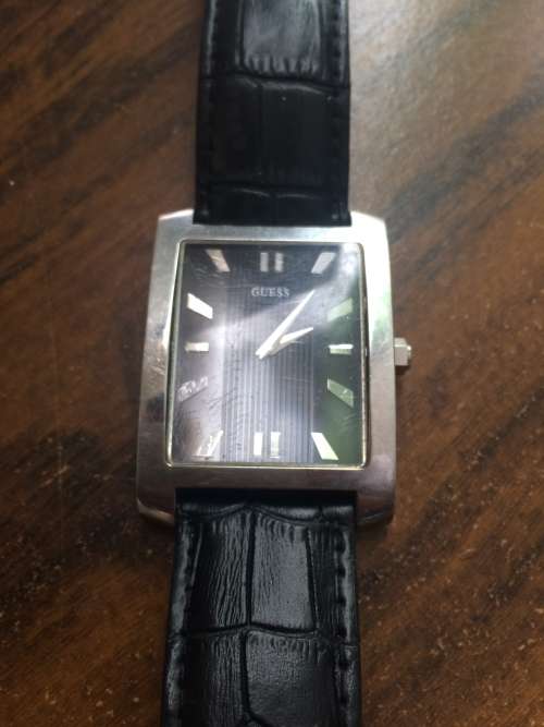 Guess Watch with genuine leather strap QUALITY - WORKING ORDER BARGAIN