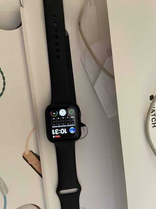 Apple Watch Series 4 GPS 40mm Space Grey Aluminium Case - Outer Cracked Screen, Full Working (AS IS)