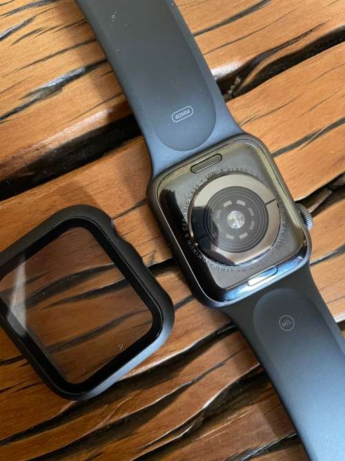 Apple Watch Series 4 GPS 40mm Space Grey Aluminium Case - Outer Cracked Screen, Full Working (AS IS)