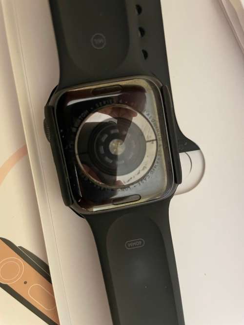 Apple Watch Series 4 GPS 40mm Space Grey Aluminium Case - Outer Cracked Screen, Full Working (AS IS)