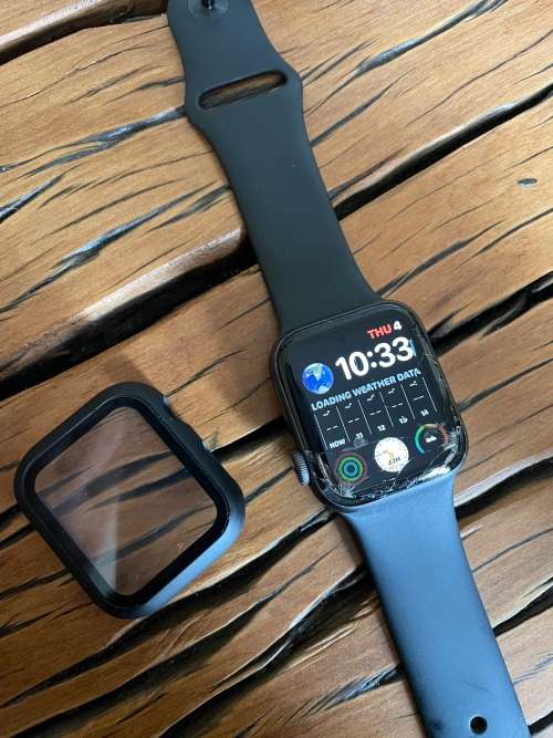 Apple Watch Series 4 GPS 40mm Space Grey Aluminium Case - Outer Cracked Screen, Full Working (AS IS)